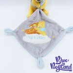 Peluche-Doudou-Winnie-ourson-Tigrou-Hugs-Wishes-Disney-Nicotoy-carré-gris-bleu (1)