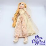 Poupée-chiffon-Raiponce-mariée-Disney-Store-2017-peluche-princesse-mariage-fleurs-55-cm (3)