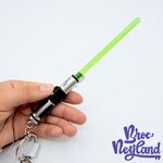 Porte-clés-Sabre-Laser-Yoda-Star-Wars-Disneyland-Paris-Disney-lumineux-vert (1)