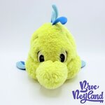 Peluche-Polochon-La-Petite-Sirène-Disneyland-Disney-poisson-jaune-bleu-vintage-26-cm (1)