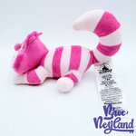 Peluche-épaule-Chat-Cheshire-Disney-Parks-Disneyland-Alice-au-Pays-des-Merveilles-chat-rose-peluche-aimantée-18-cm (1)