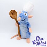 Peluche-Rémy-toque-cuillère-Ratatouille-Disney-rat-bleu-cuisinier-35-cm (4)