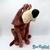 Peluche-Cesar-La-Belle-et-le-Clochard-Disney-Store-2011-chien-marron-écusson-50-cm (8)