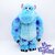 Peluche-Sulli-Monstres-et-Cie-Disney-Store-Sully-monstre-bleu-violet-écusson-40-cm (4)