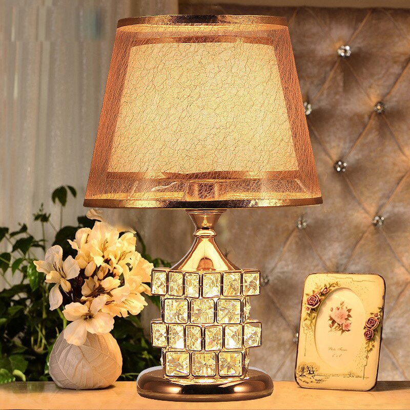 Modern-Crystal-Table-Lamp-European-Style-Luxury-Wedding-Gift-Ideas-Rubik-s-Cube-Sweet-Bedroom-Lamp