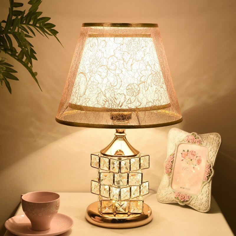 Modern-Crystal-Table-Lamp-European-Style-Luxury-Wedding-Gift-Ideas-Rubik-s-Cube-Sweet-Bedroom-Lamp