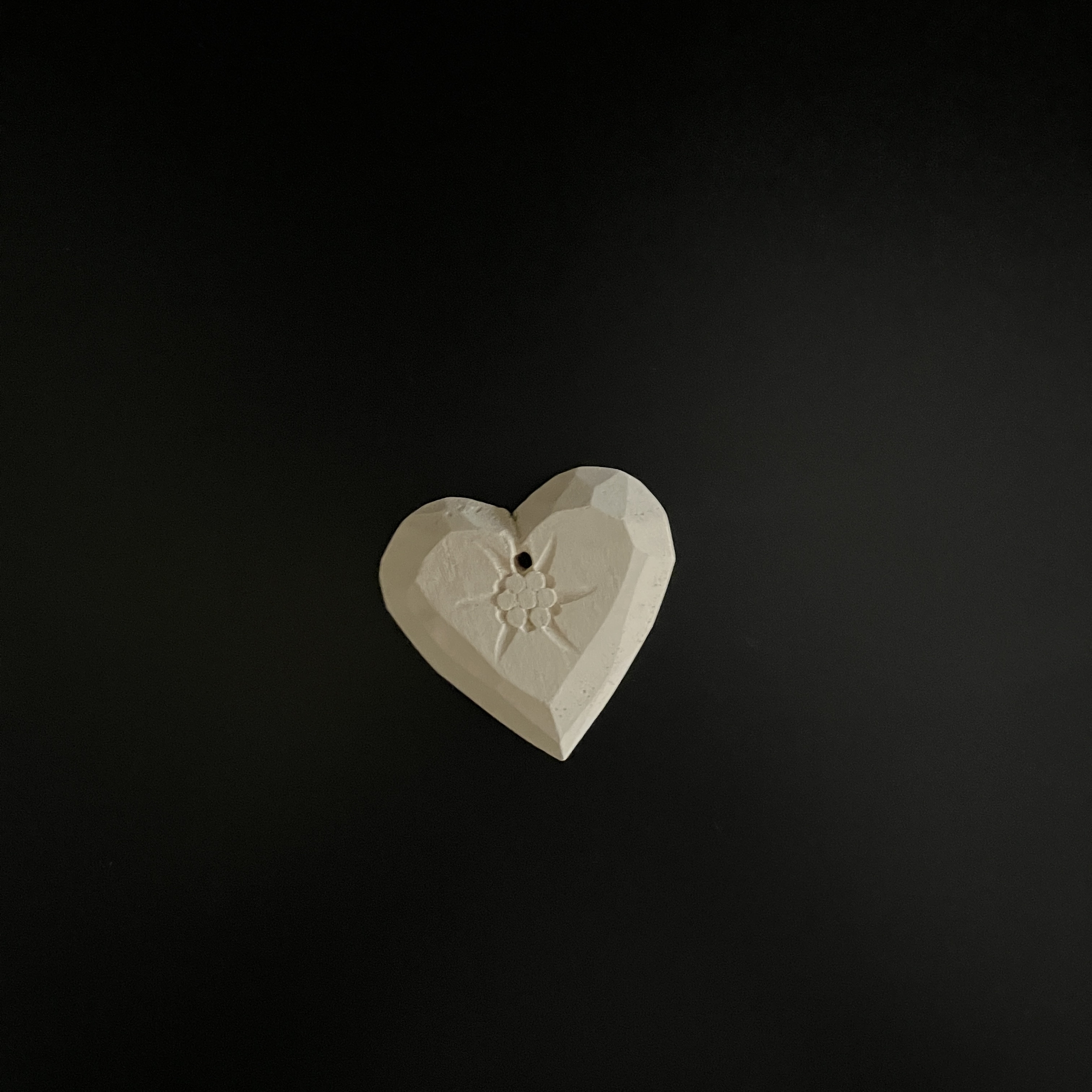 Galet_coeur_et_fleur_edelweiss5