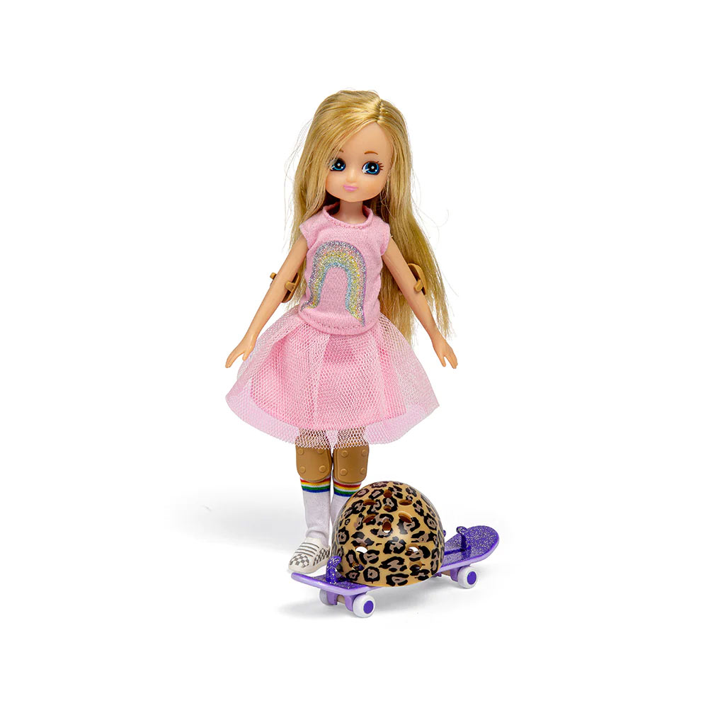 Poupee-Lottie-skate-parc