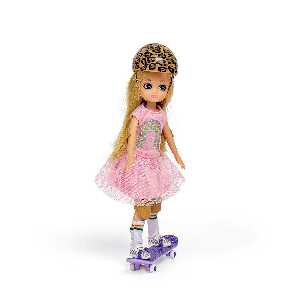 Poupee-Lottie-au-skate-parc