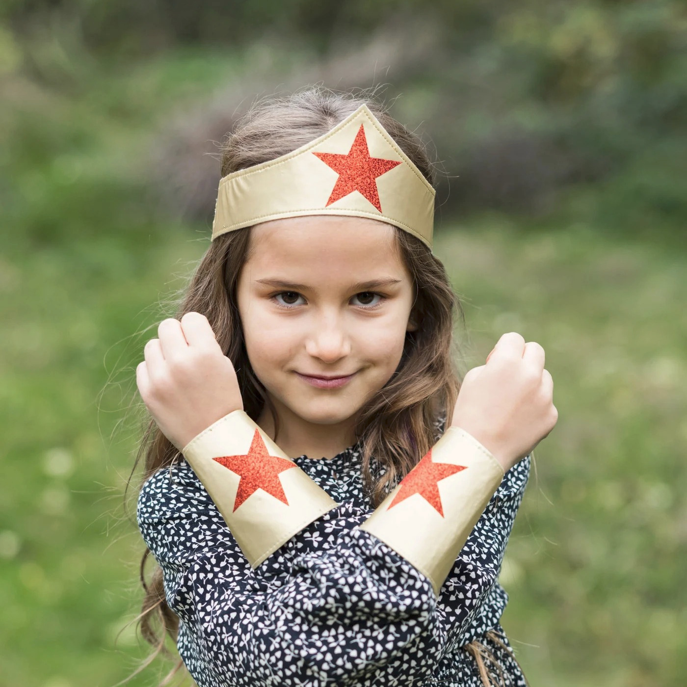 Accessoires costume enfant - Bandeau et Poignets de Super-Héroïne Dorés - Set de 3 Pièces