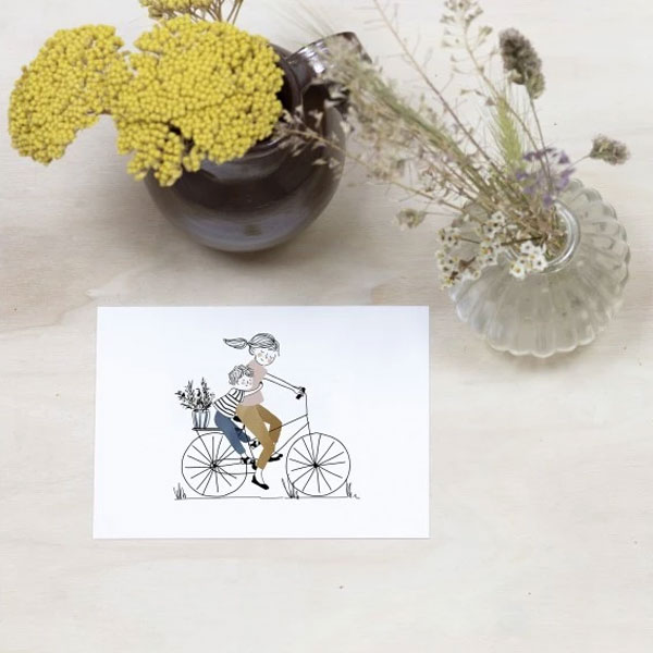 Carte Postale double Mère et Fils à Vélo