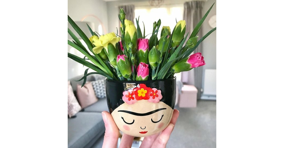 Bocal En Verre Avec Couvercle Et Dessin De Fleurs | Vecteur Premium