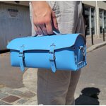 Sac à outils en cuir avec bandoulière - Bleu ciel d’été 30 cm