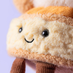 Détail crème chantilly et choux en velours du doudou Mirielle St Honoré