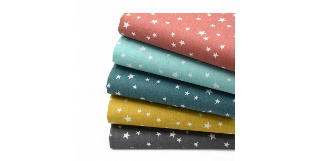 Lot De 2 Coupons De Tissu - Motif étoiles Rouges Et Grises - Coton