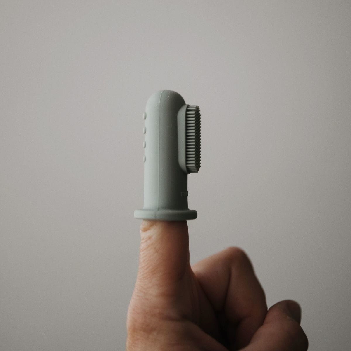 mushie--toothbrush--tradewinds-stone (1)