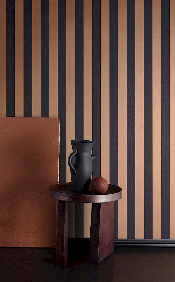 papier-peint-tendance-2023-rayure-cyprian-masureel-noir-camel
