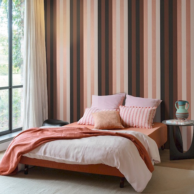 papier-peint-rayures-ininitus-masureel-rose-nude-chambre