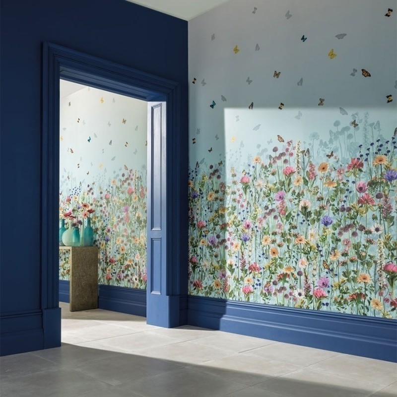 papier-peint-fleurs-papillons-deya-meadow-bleu