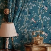 papier-peint-fleuri-birds-prosperity-coordonne-bleu-fonce-deco