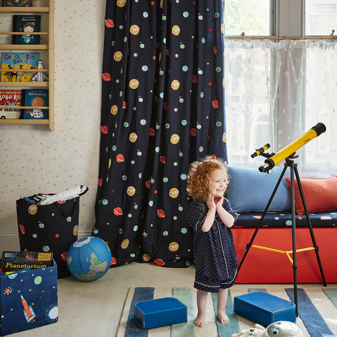 W581-04-twinkle-twinkle-wallcovering-chalk_01