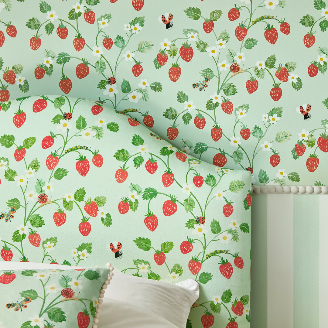 W640-01-strawberry-patch-wallcovering-strawberry-patch_02
