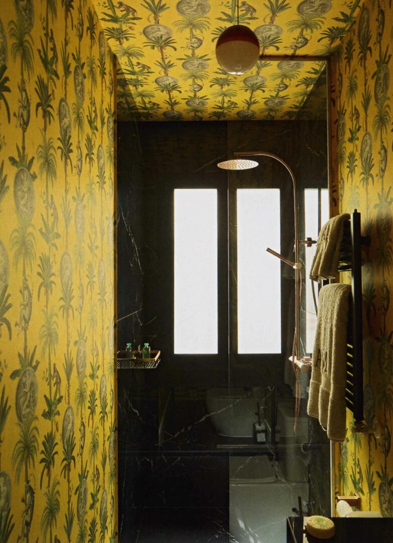 lemurs-mustard-wallpaper-coordonne*