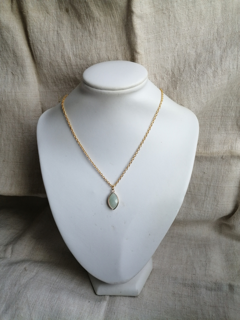 Collier ras du cou et ses pendentifs disque de bois.   Femme/Colliers en Bois   l heure du bois