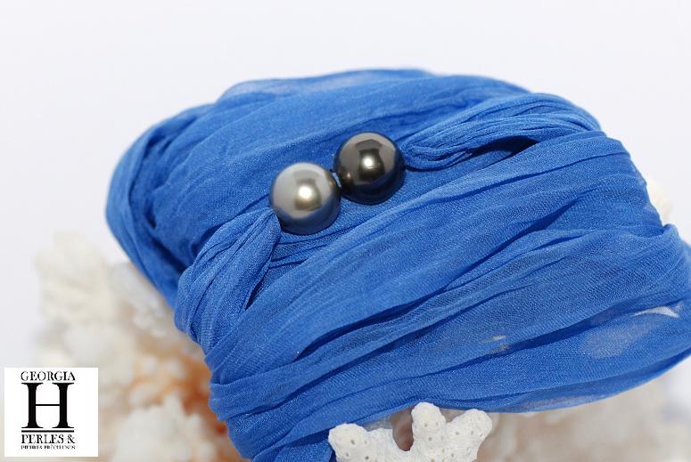 Bracelet manchette soie bleue et perles de tahiti (6)