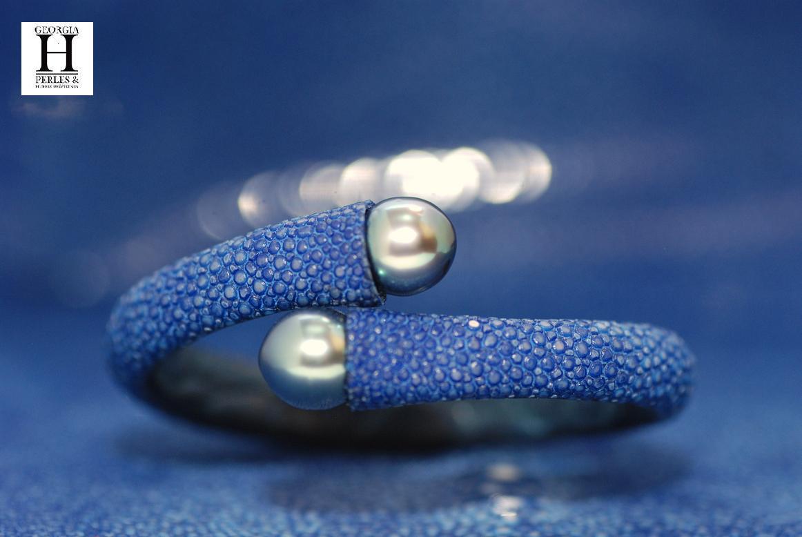 Bracelet Africa galuchat bleu et perles de tahiti (7)