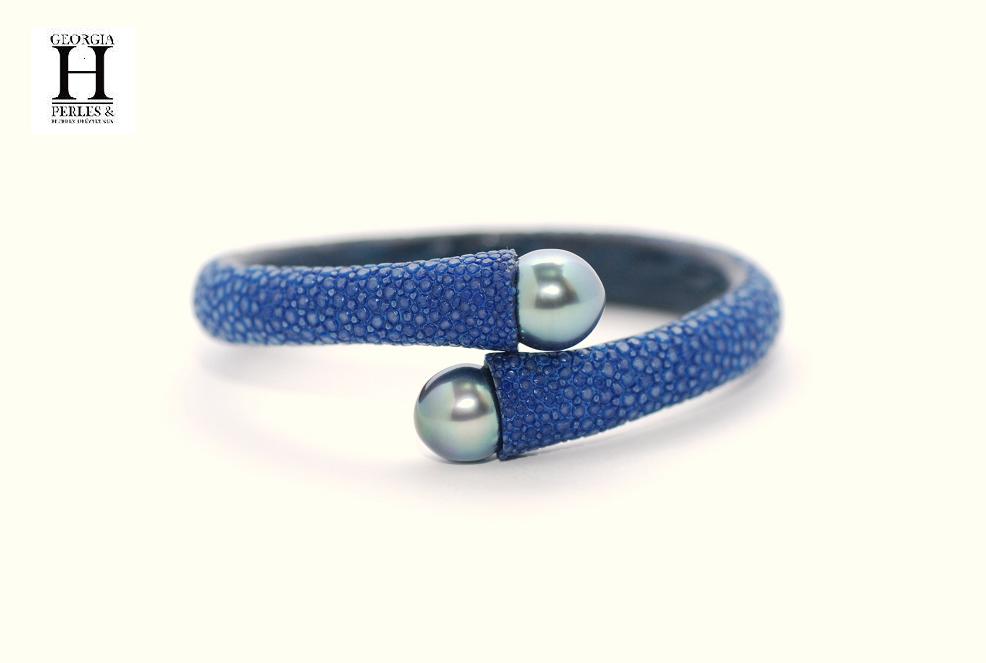 Bracelet Africa galuchat bleu et perles de tahiti (4)