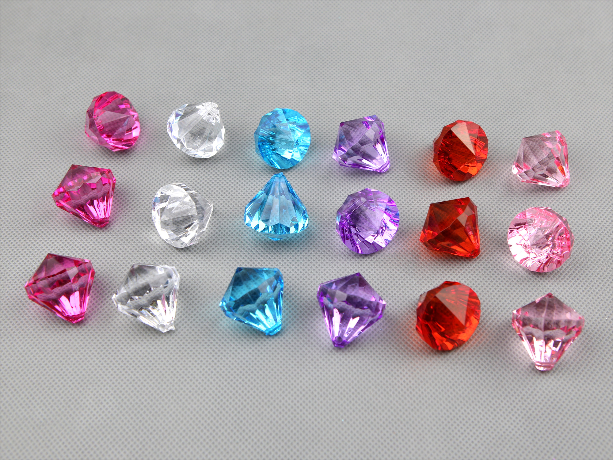 Paquet de 100 pampille faux diamant décoration mariage MDP2