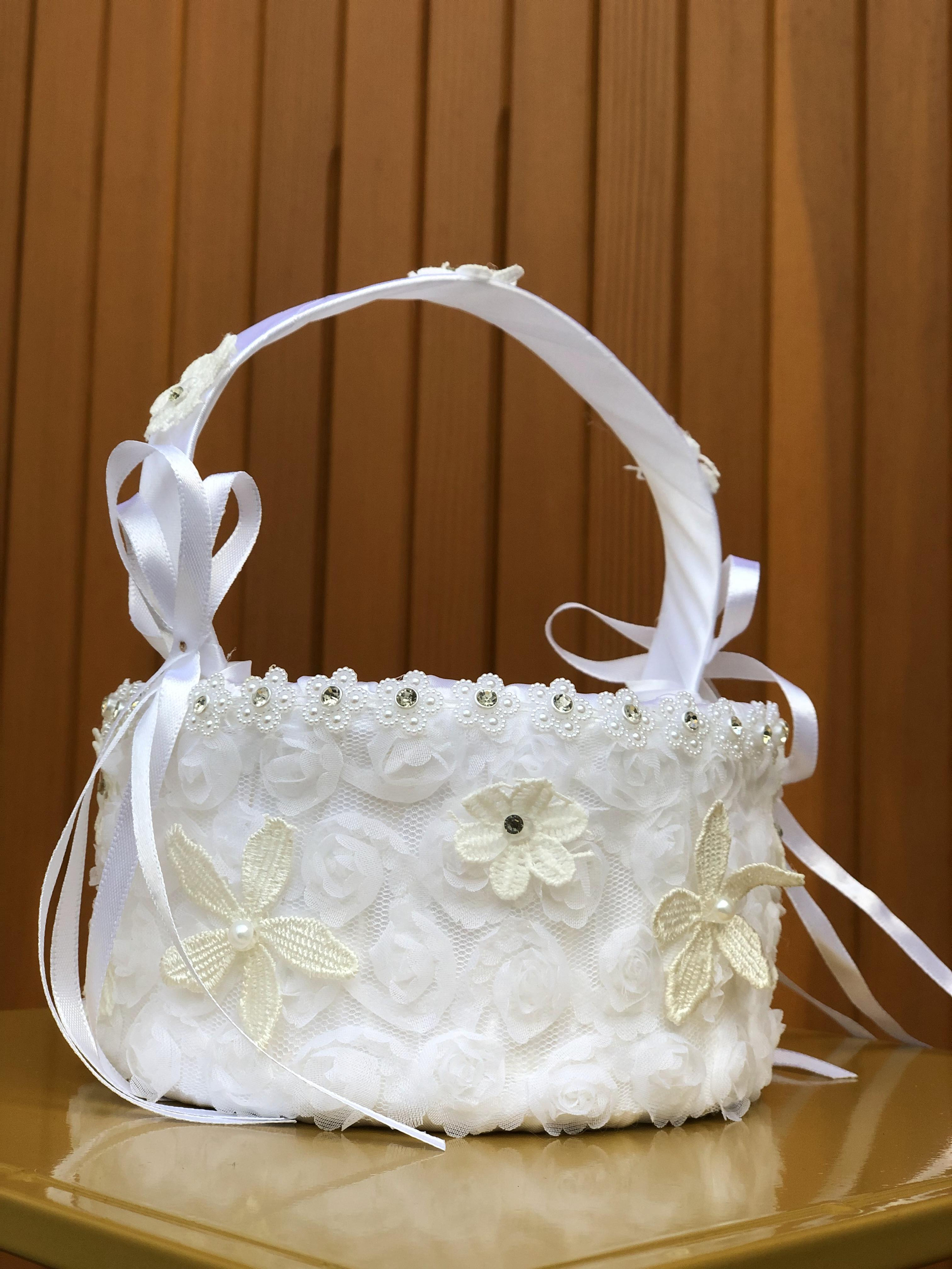 Panier de mariage pour pétales de roses