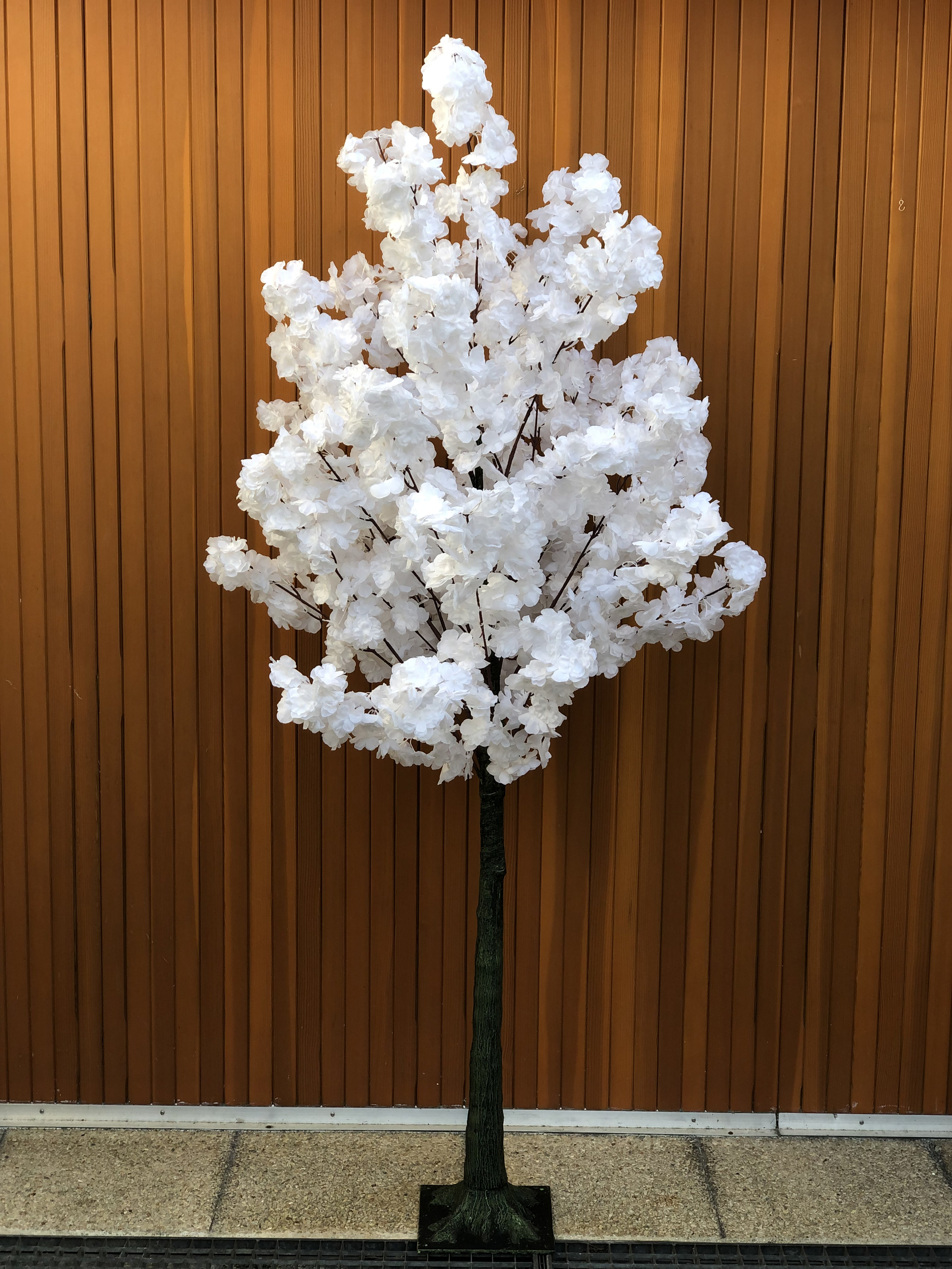 Location d\'un cerisier artificiel décoration mariage blanc