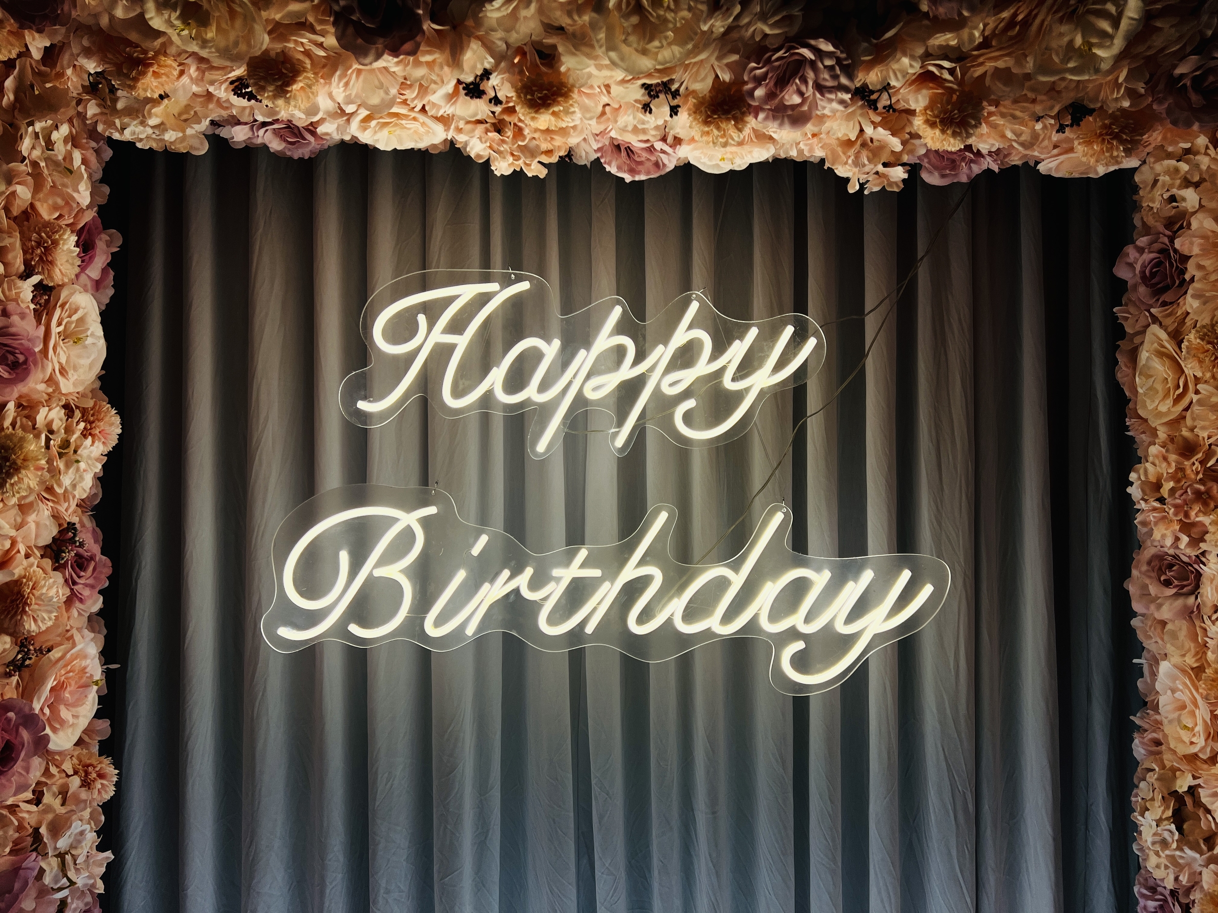 Panneau néon LED joyeux anniversaire, lumières murales d'intérieur, fête,  mariage, vitrine, Restaurant, décoration d'anniversaire, violet, 43x31cm