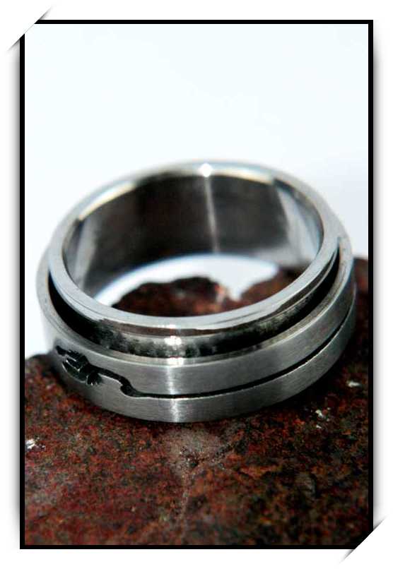 Bague acier tournante antistress scorpion BGS63