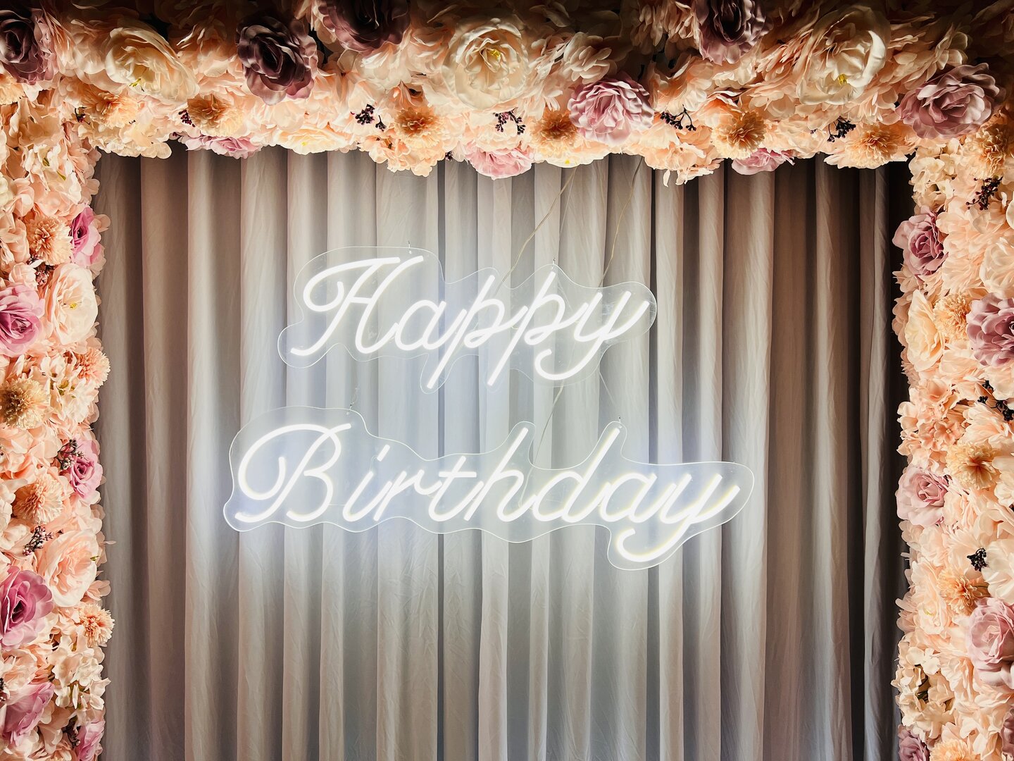 Enseigne Lumineuse LED 'Joyeux Anniversaire' - Style Néon Blanc, 44.5x26 Cm, Alimentation USB - Décoration Fête