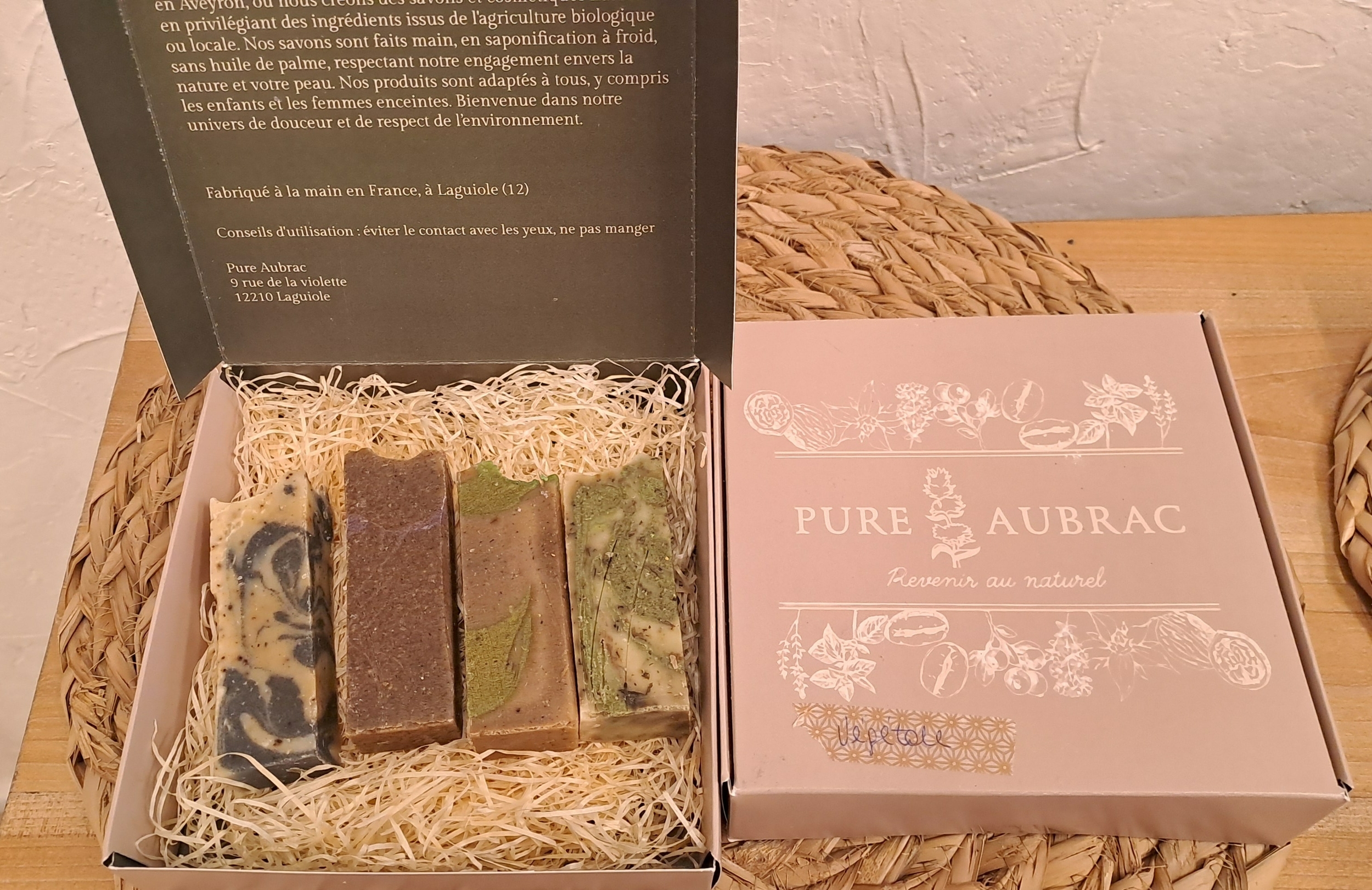 coffret de savons artisanaux et locaux -PURE AUBRAC-retour daubrac-aveyron-cadeaux français-2-