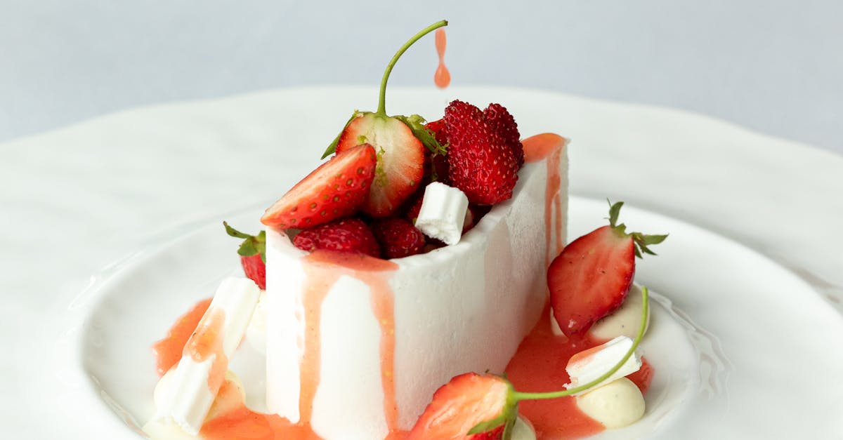 Laissez-vous tenter par un dessert gourmand aux fraises fraîches et confiture fraise, retour daubrac, aveyron, cadeau français