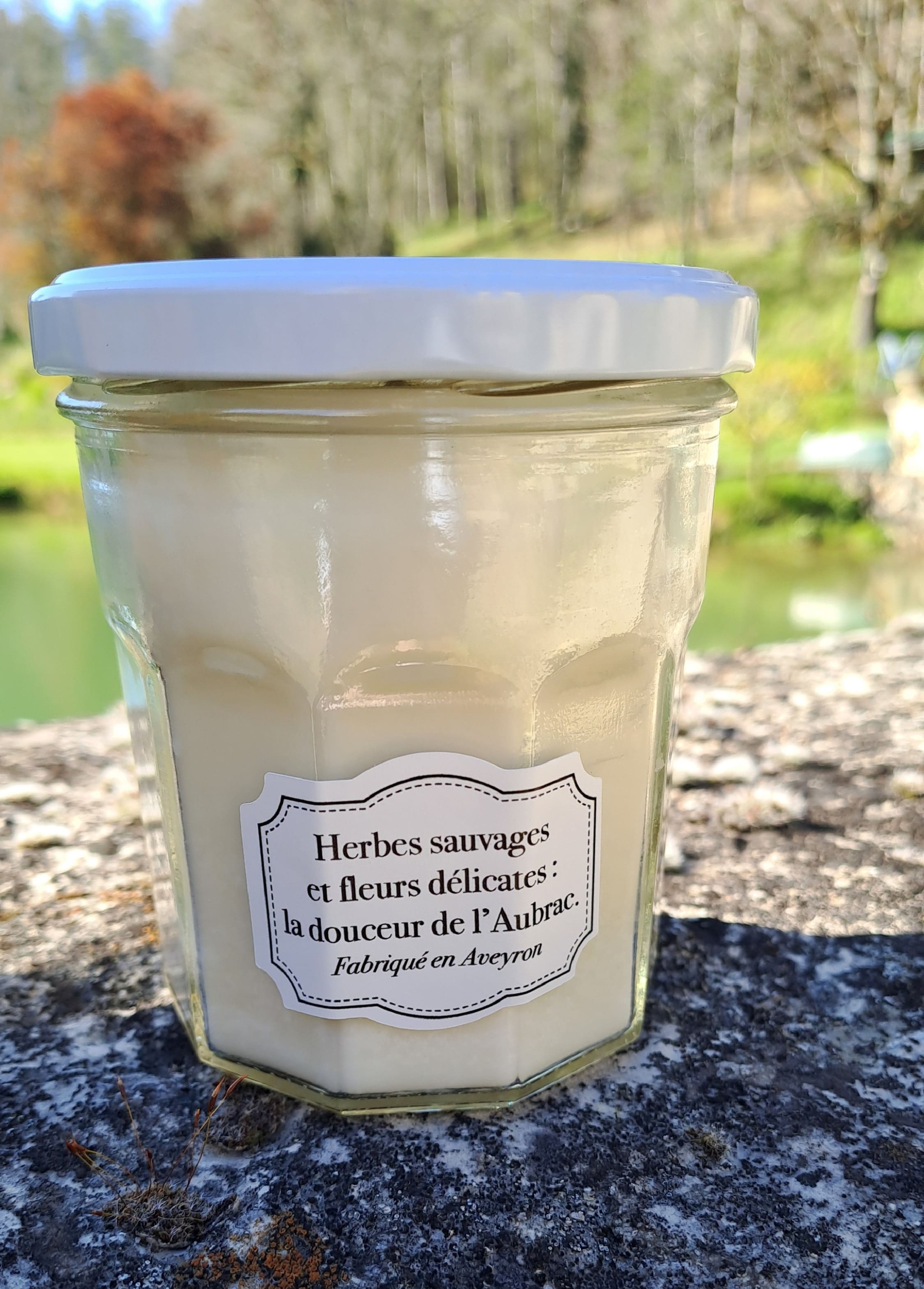 bougie artisanale-parfum thé daubrac-cadeaux francais artisanaux-retour daubrac-aveyron-