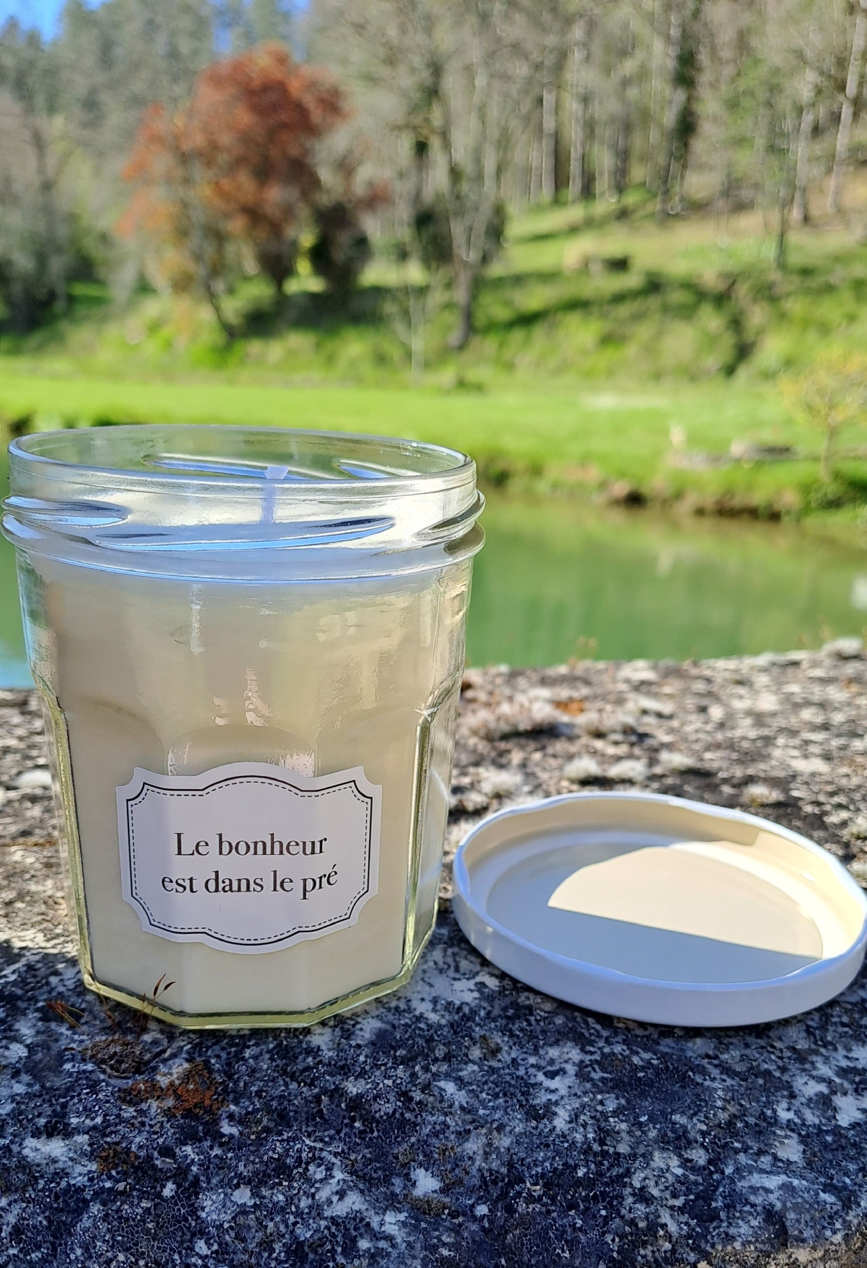 bougie artisanale-le bonheur est dans le pré-parfum thé daubrac-cadeaux francais artisanaux-retour daubrac-aveyron-2