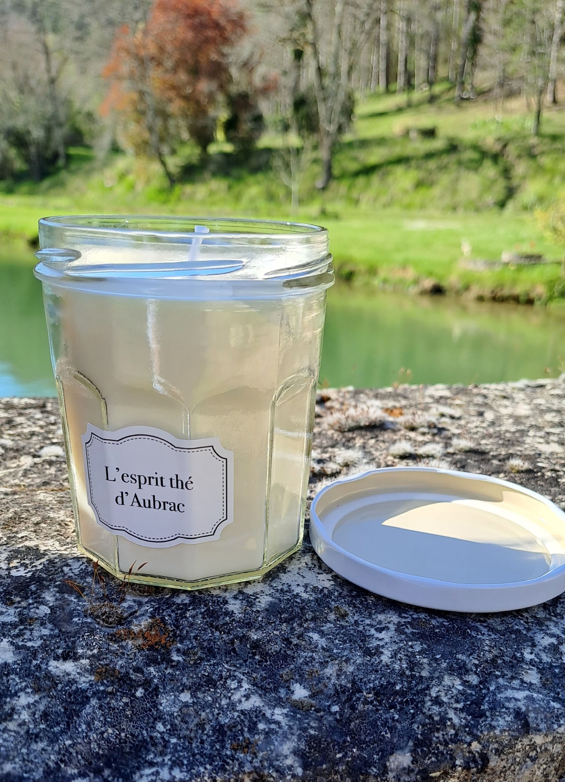 bougie artisanale-lesprit thé daubrac-parfum thé daubrac-cadeaux francais artisanaux-retour daubrac-aveyron-2