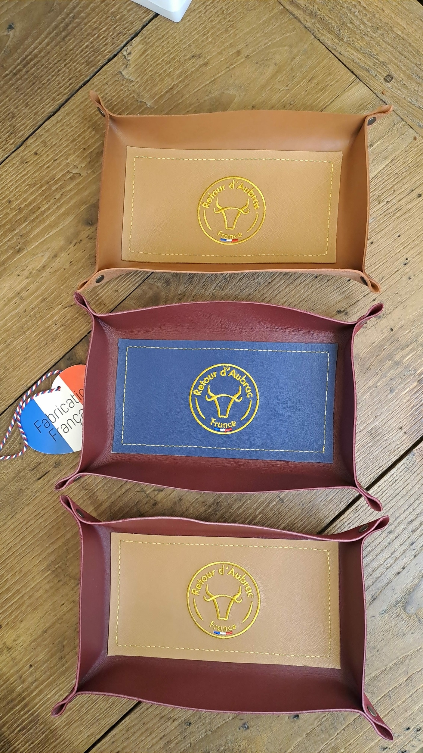 vide poche en cuir brodé - cadeau français - cadeau original - retour daubrac - aveyron - 6