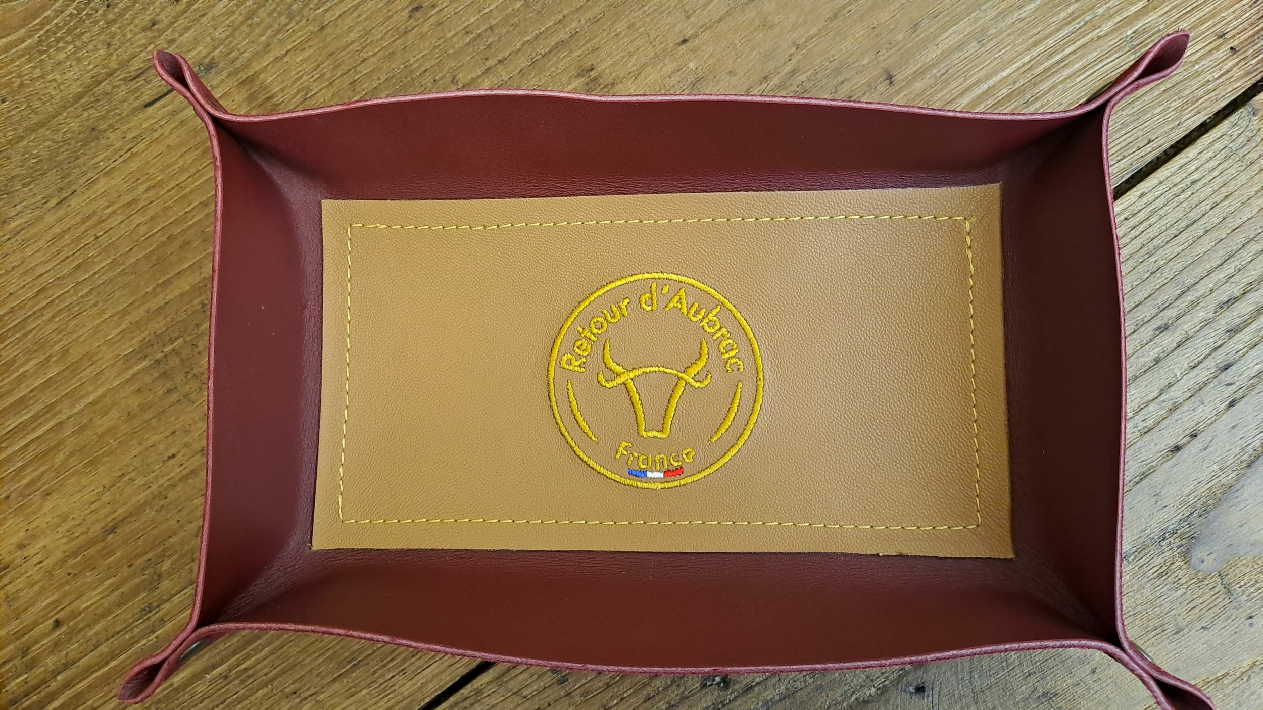 vide poche en cuir brodé - cadeau français - cadeau original - retour daubrac - aveyron - 7