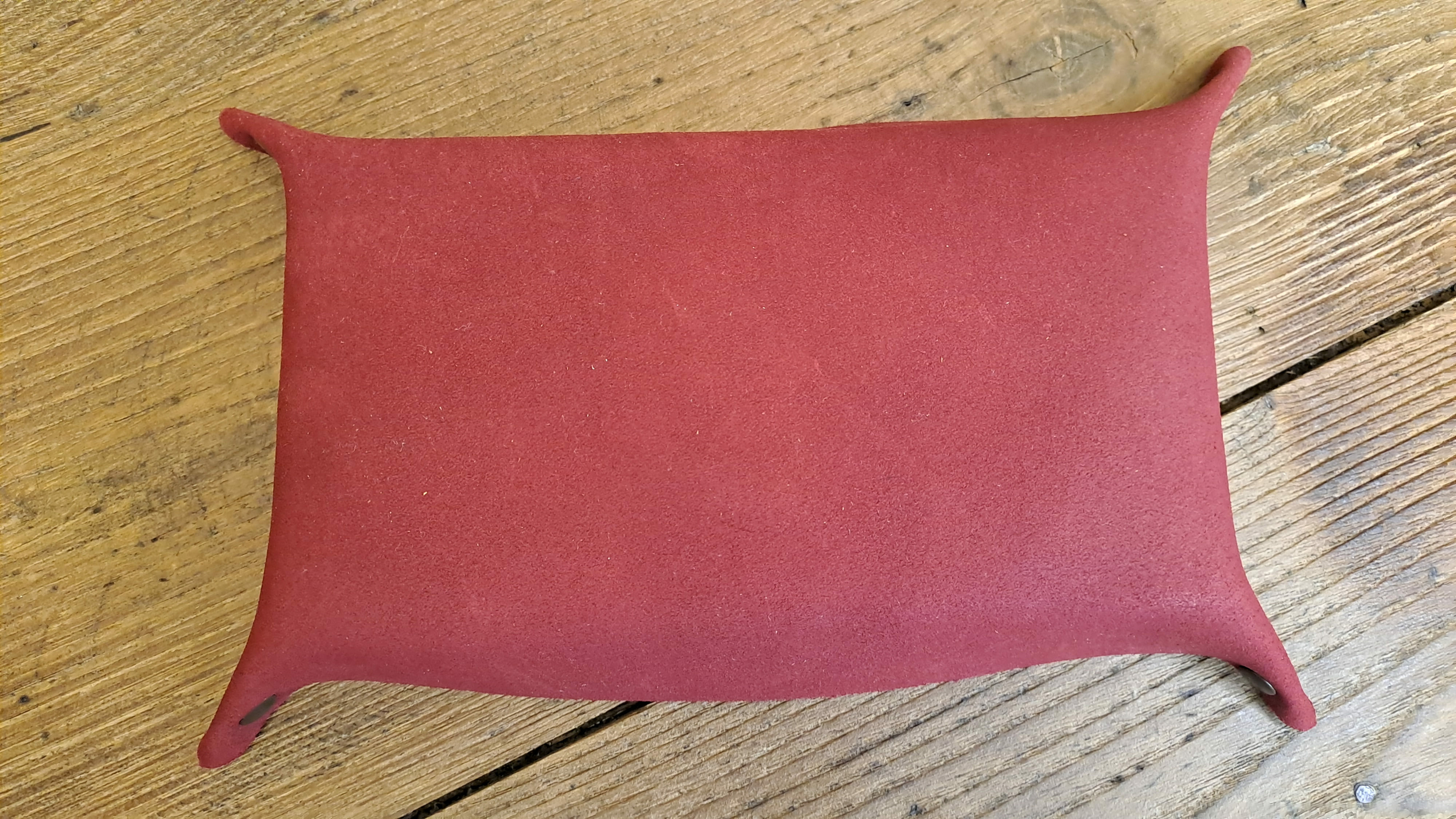 vide poche en cuir brodé - cadeau français - cadeau original - retour daubrac - aveyron - 11