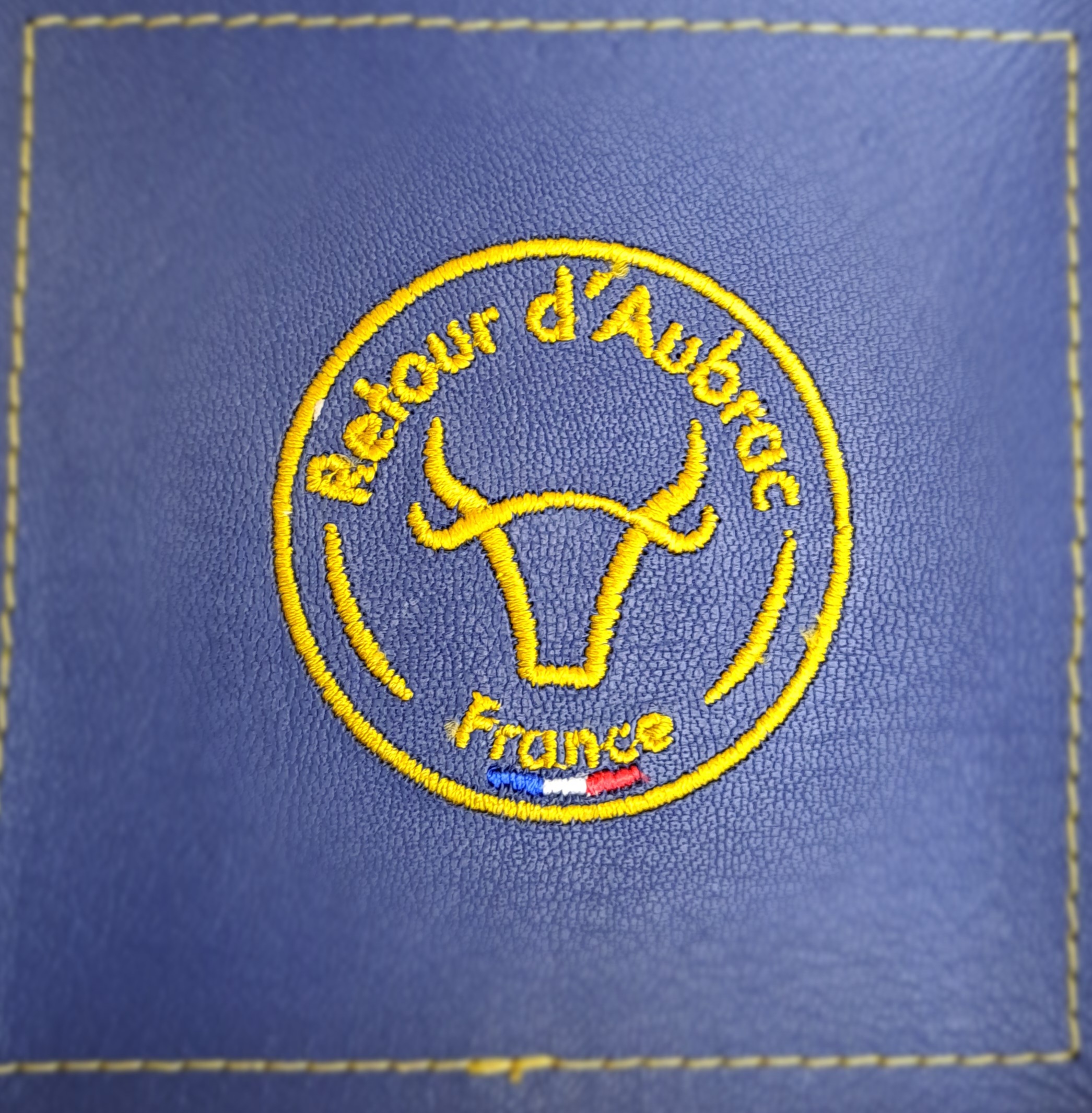 vide poche en cuir brodé - cadeau français - cadeau original - retour daubrac - aveyron - 12