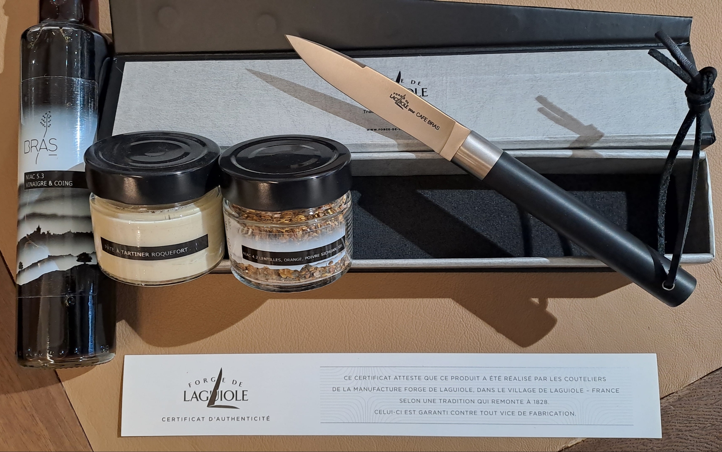 coffret gourmand, couteau pliant Bras, couteau Forge de Laguiole, cadeau fête des pères, cadeau départ à la retraite,  Retour d’Aubrac, Aveyron