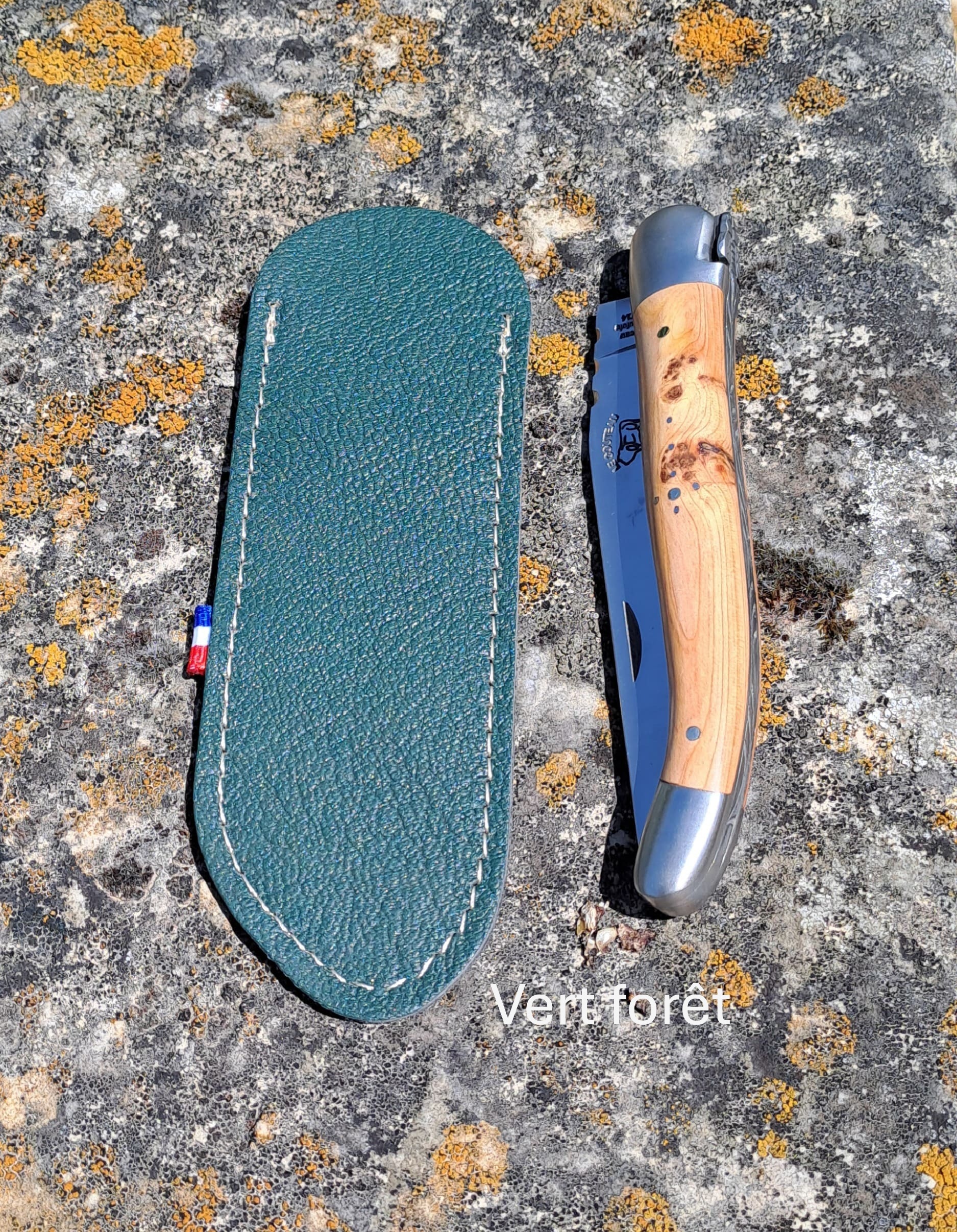 étui couteau laguiole - fourreau couteau en cuir - retour daubrac-aveyron-cadeau français-cadeau original-cade entreprises-vert b-
