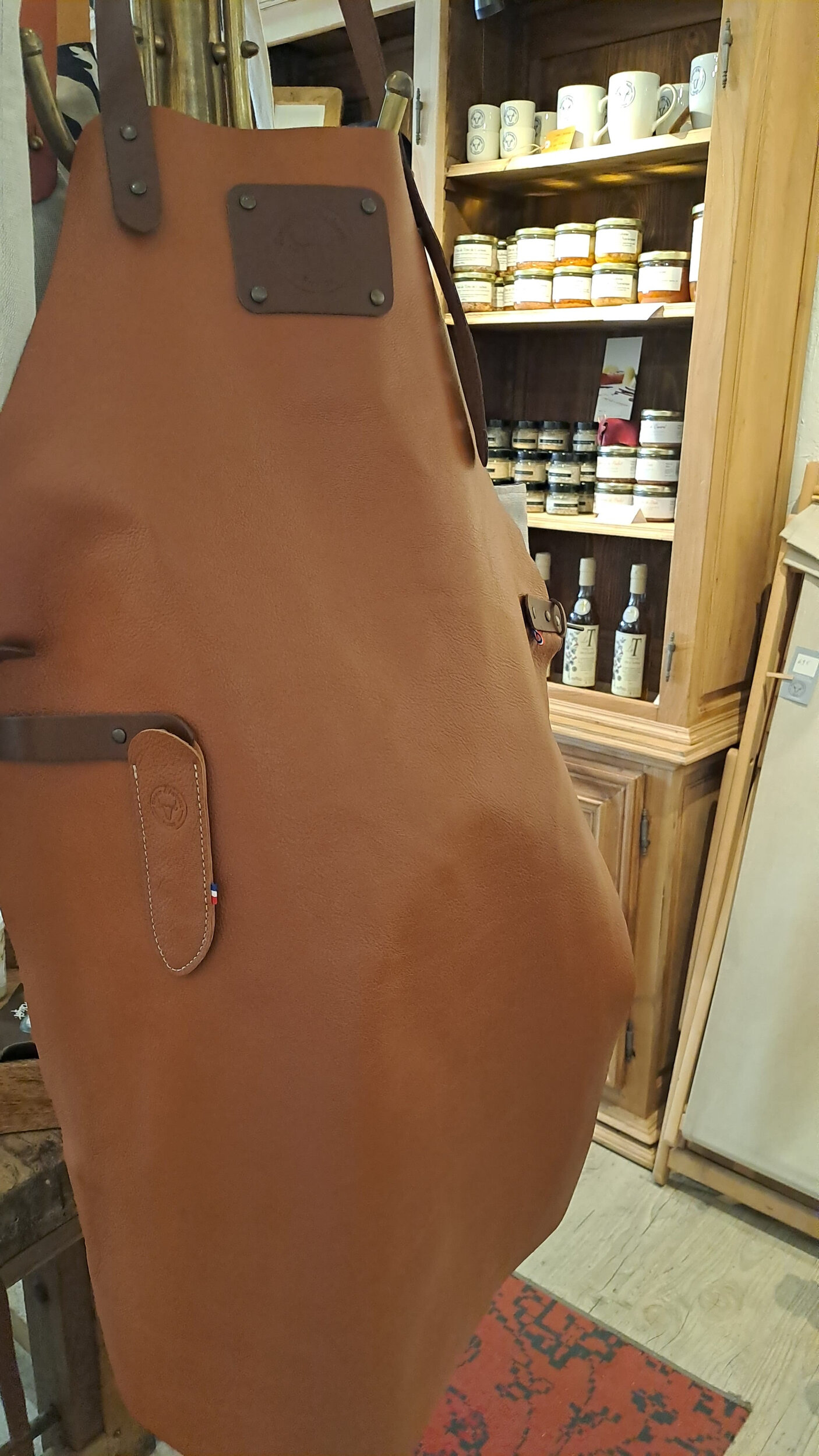 tablier professionnel de cuisine en cuir - étui à couteau Laguiole retour daubrac - aveyron - cadeau original pour hommes - cadeau français 5