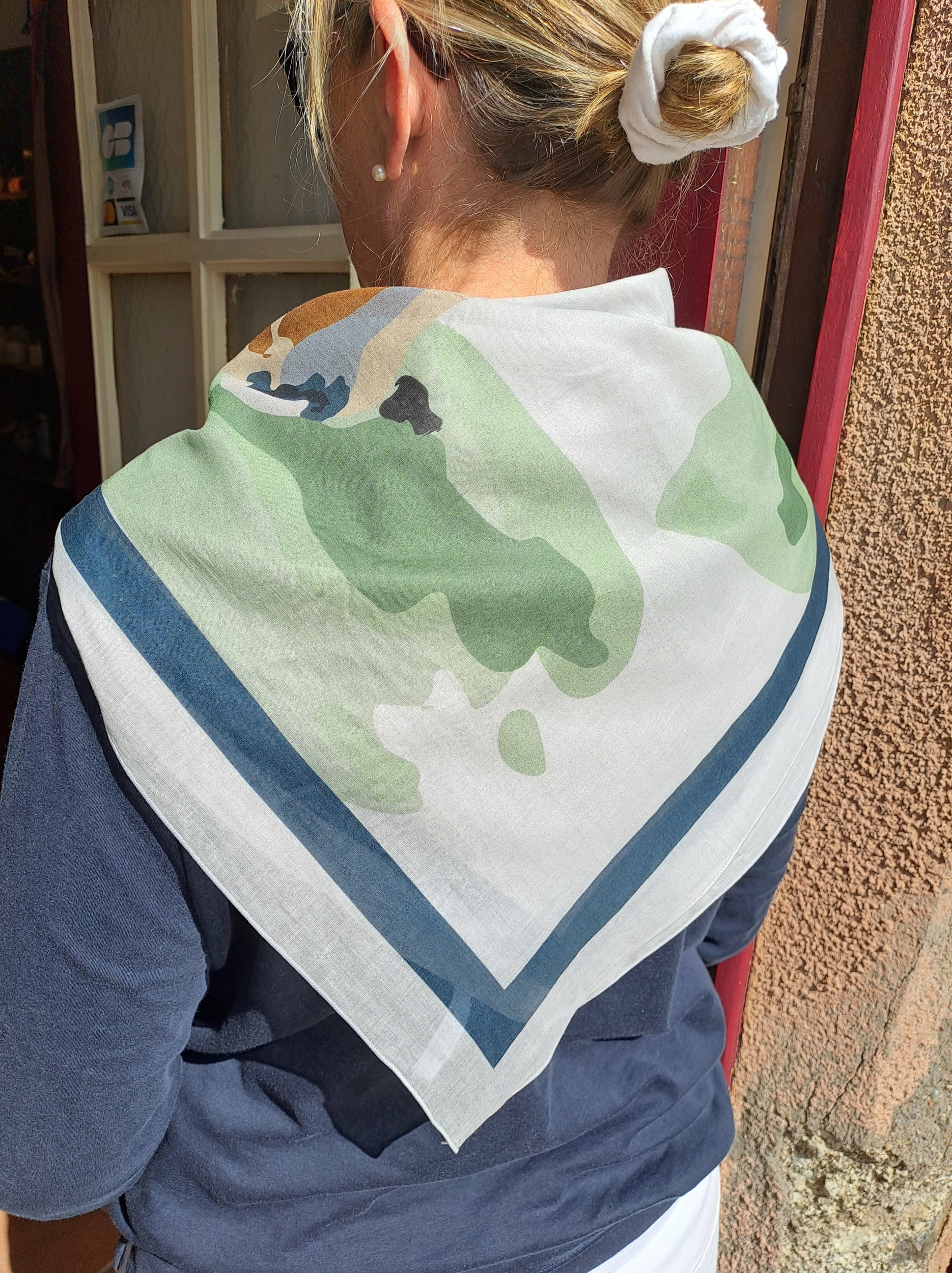 foulard vaches Aubrac-voile de coton-cadeau français-retour dAubrac (4)